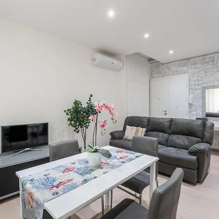 Silver Dream Cornelia, Elegant With Car Park Appartement *