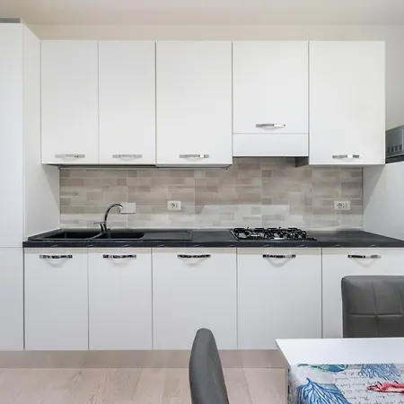 Silver Dream Cornelia, Elegant With Car Park Apartman *