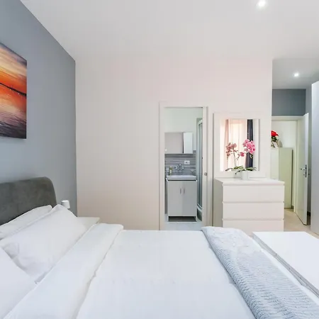 Апартаменты Silver Dream Cornelia, Elegant With Car Park